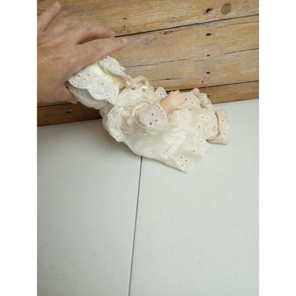 Vintage Seymore Mann Connoisseur Collection Porcelain Doll 1995 9 inch - Picture 5 of 10